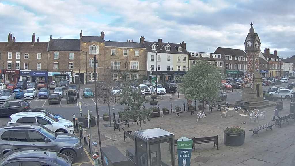 Thirsk webcam overlooking the Market Place