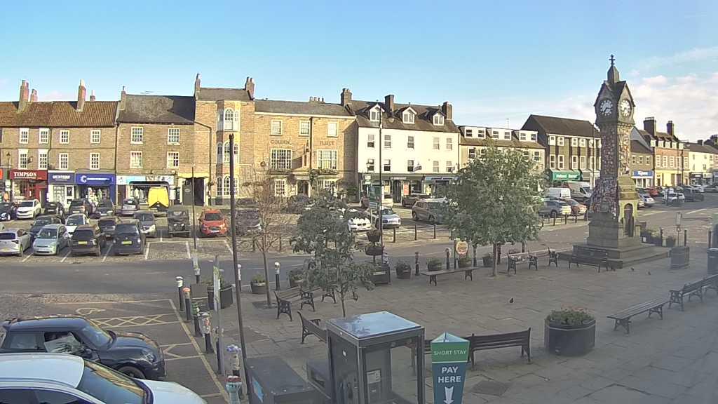 Thirsk webcam overlooking the Market Place