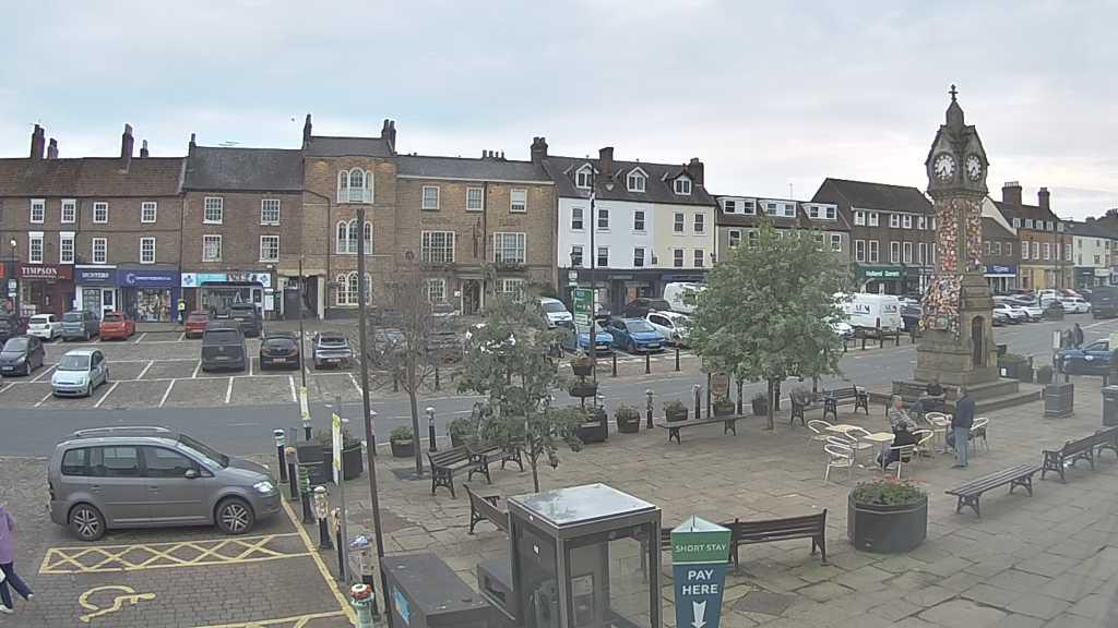 Thirsk webcam overlooking the Market Place