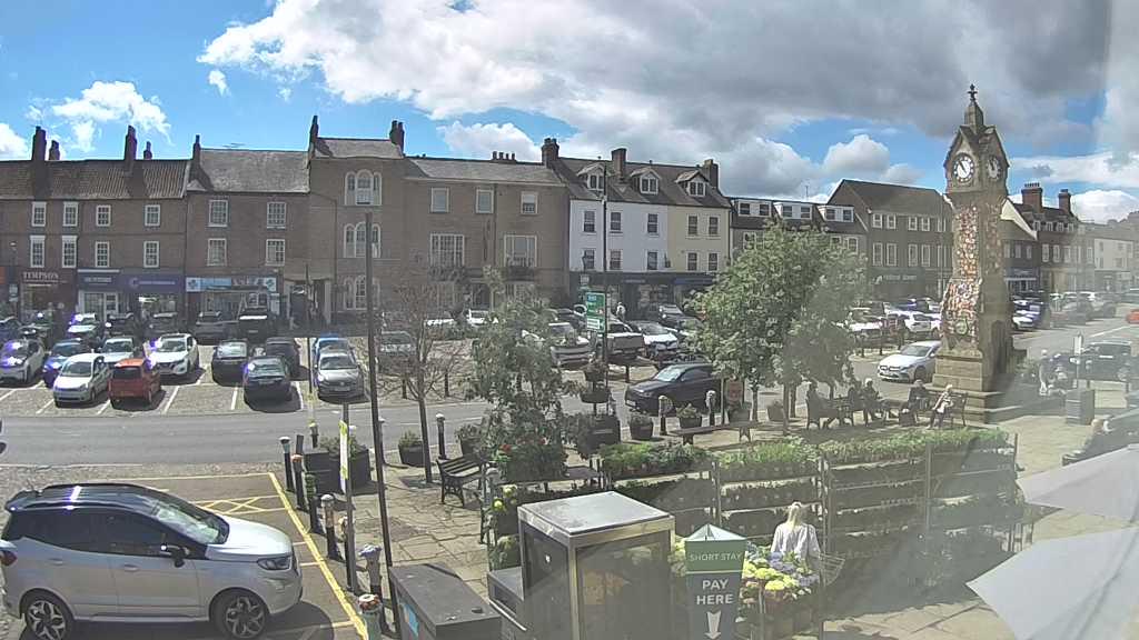 Thirsk webcam overlooking the Market Place
