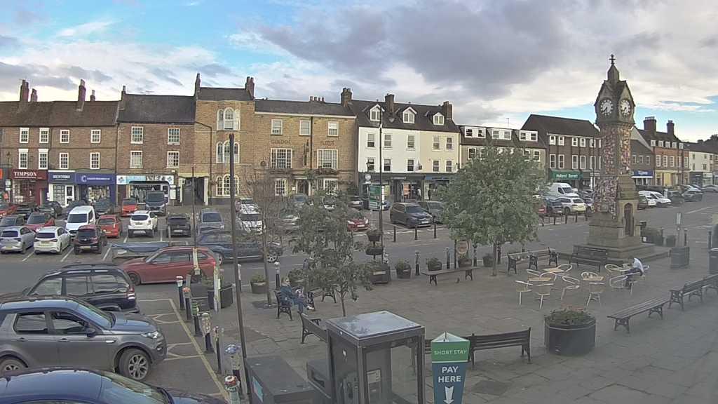 Thirsk webcam overlooking the Market Place