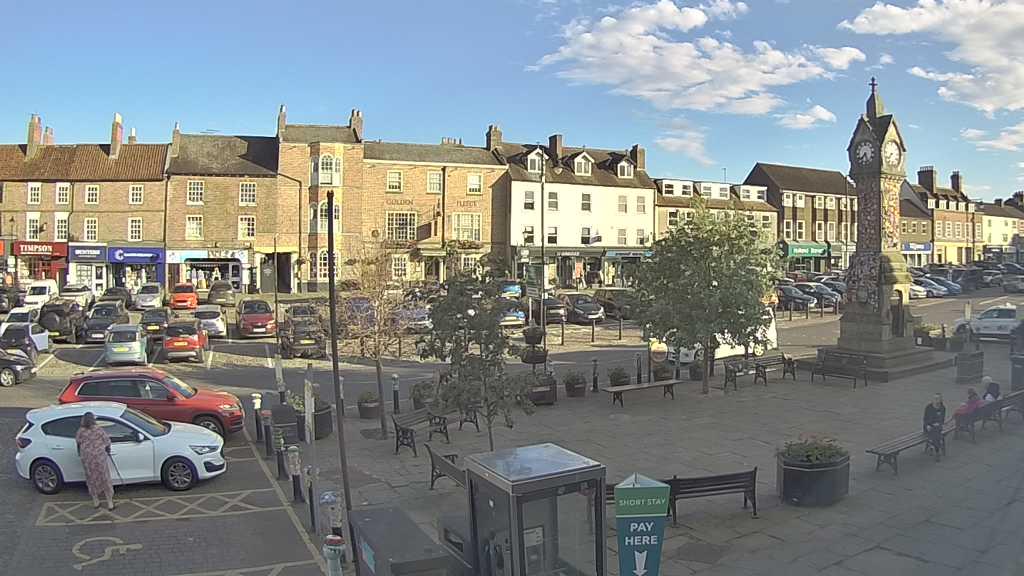Thirsk webcam overlooking the Market Place
