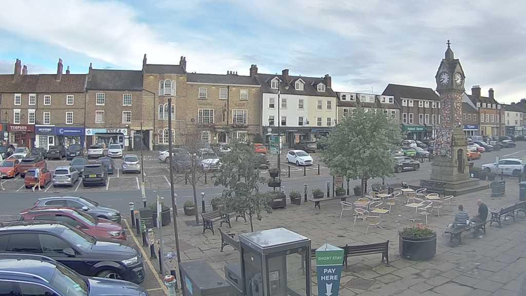 Thirsk webcam overlooking the Market Place
