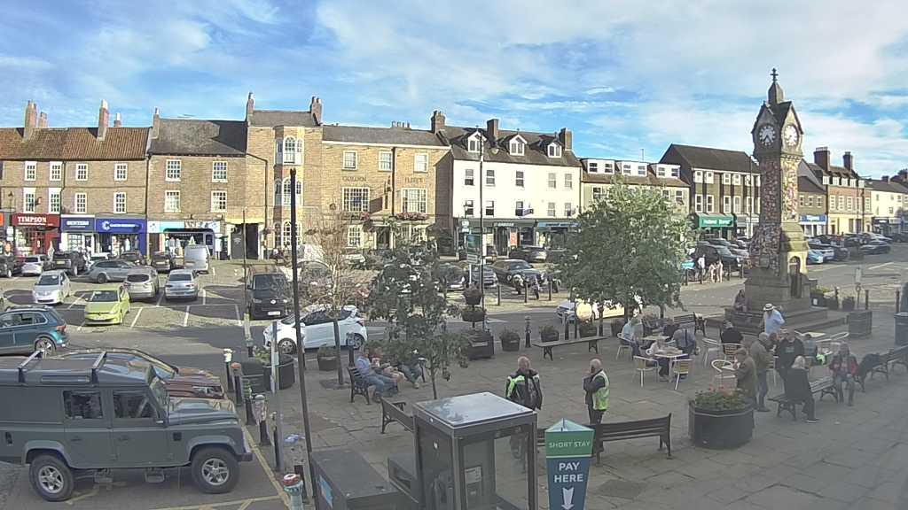 Thirsk webcam overlooking the Market Place