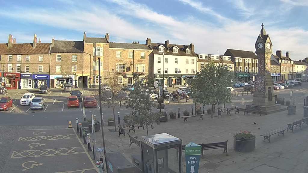 Thirsk webcam overlooking the Market Place