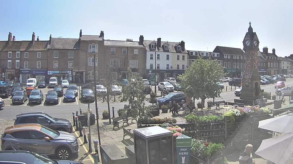 Thirsk webcam overlooking the Market Place