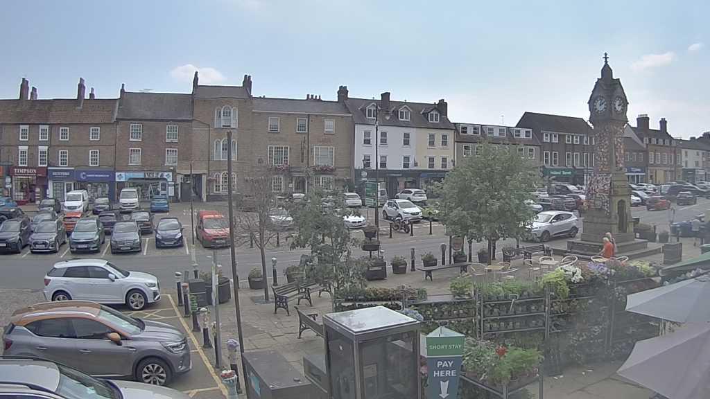 Thirsk webcam overlooking the Market Place