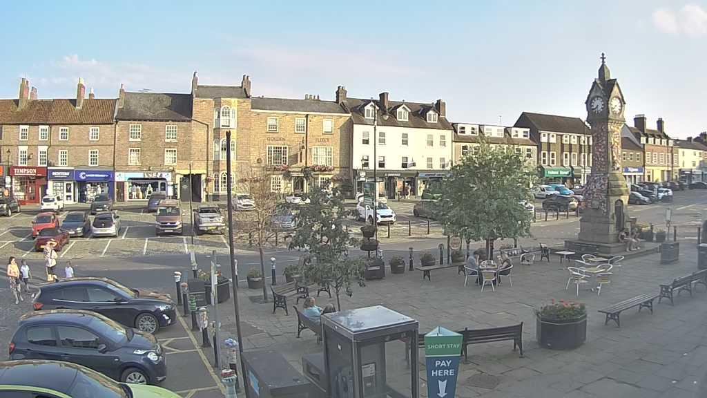 Thirsk webcam overlooking the Market Place