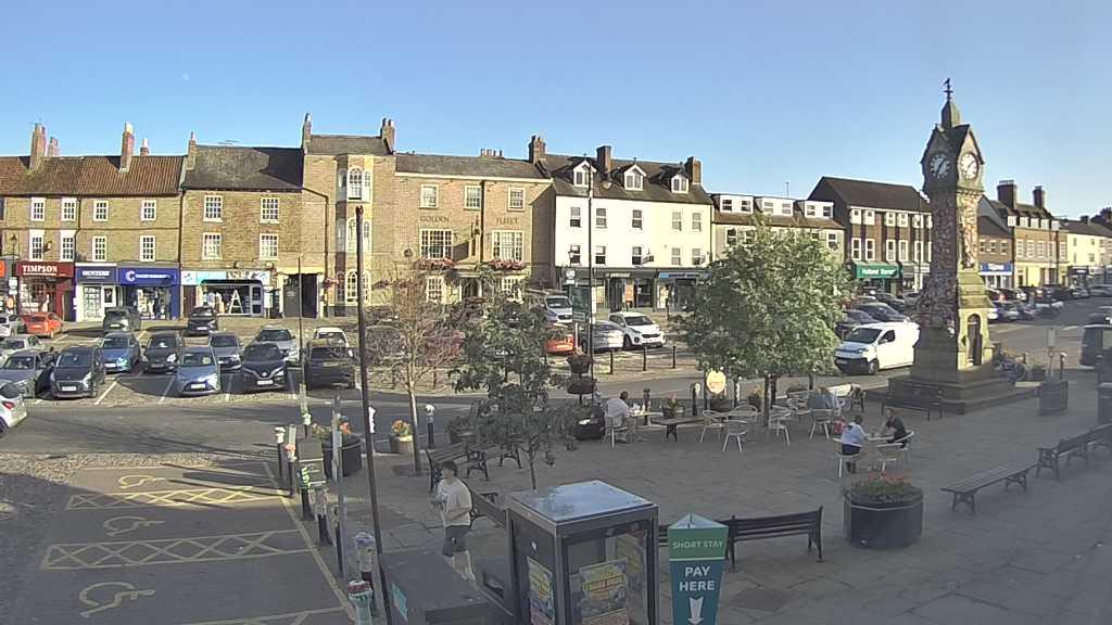 Thirsk webcam overlooking the Market Place