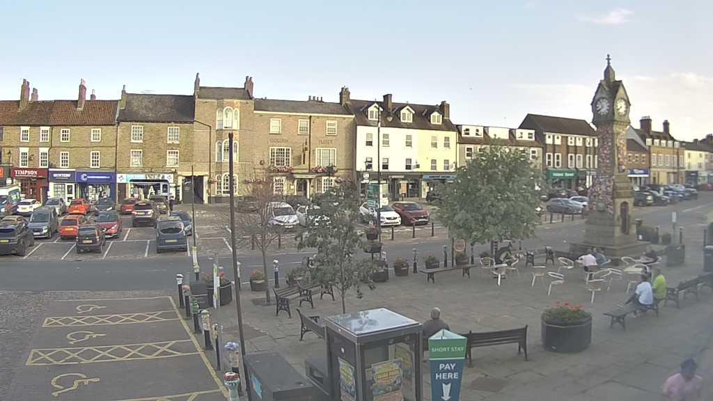 Thirsk webcam overlooking the Market Place