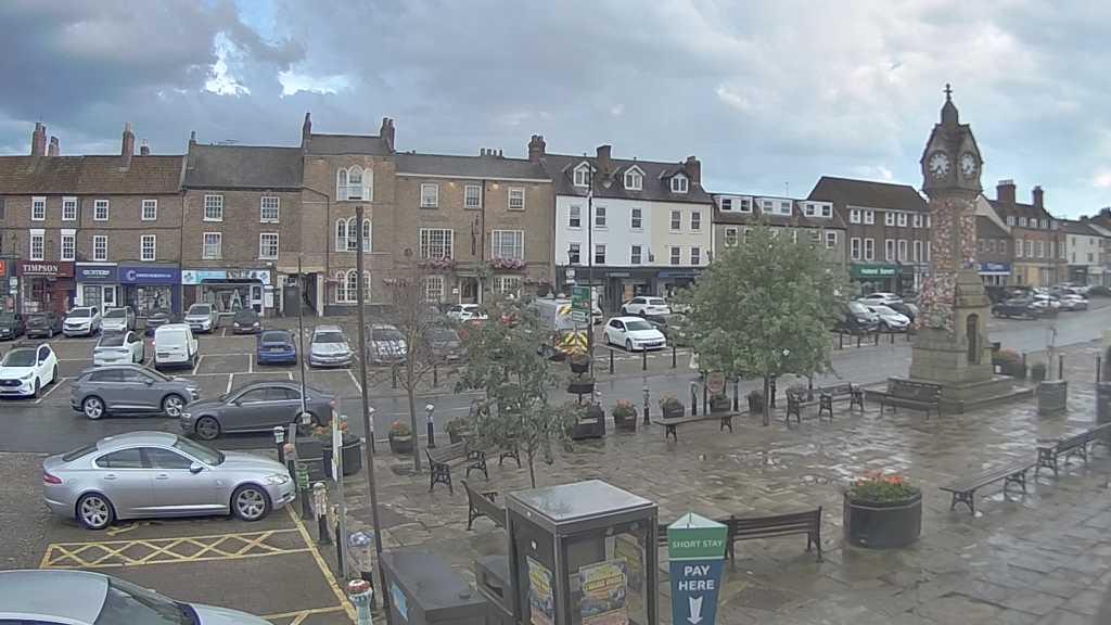 Thirsk webcam overlooking the Market Place