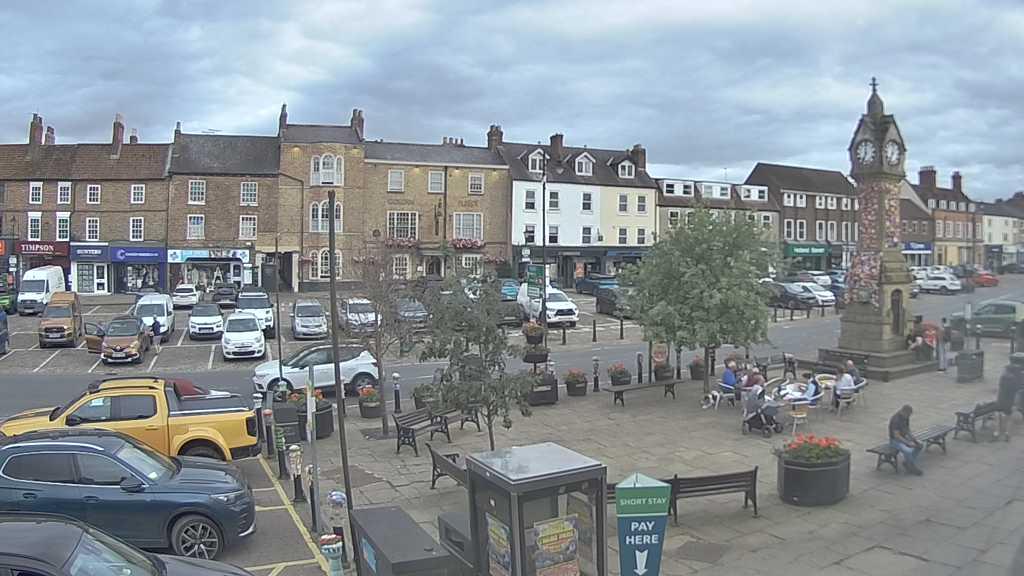 Thirsk webcam overlooking the Market Place