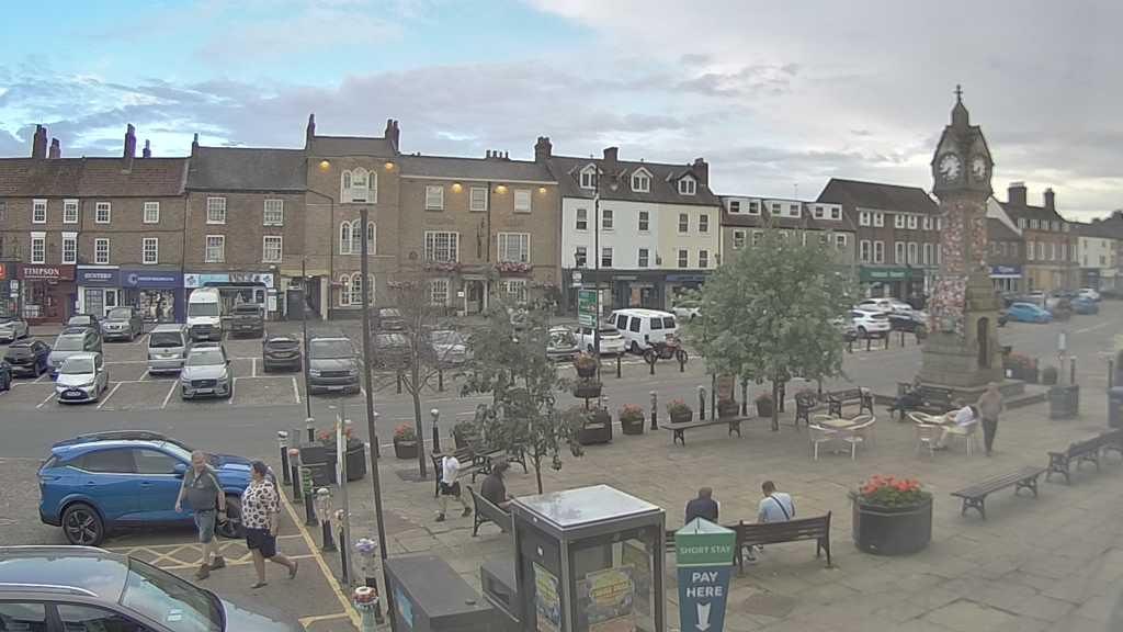 Thirsk webcam overlooking the Market Place