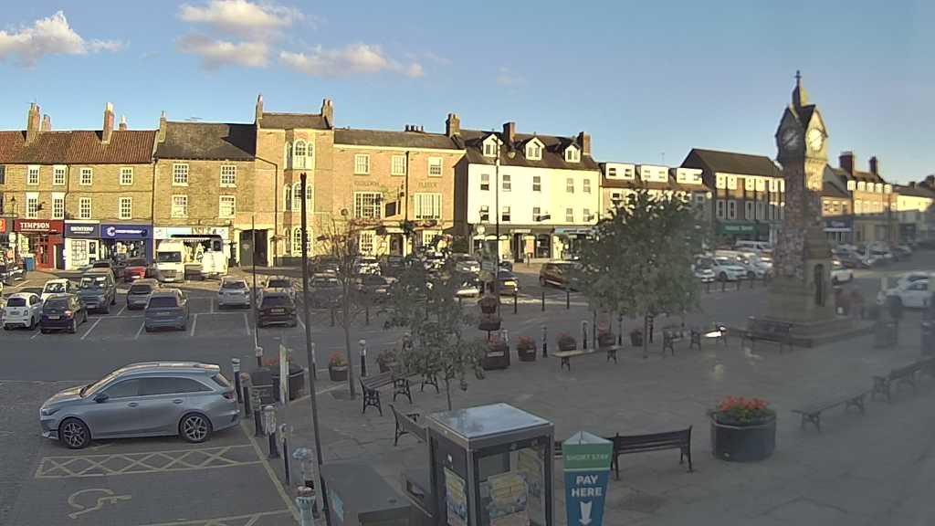 Thirsk webcam overlooking the Market Place