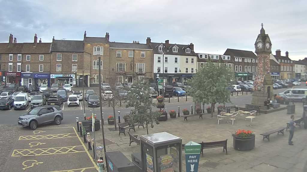 Thirsk webcam overlooking the Market Place