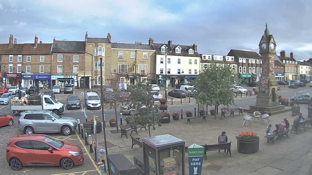 Thirsk webcam overlooking the Market Place
