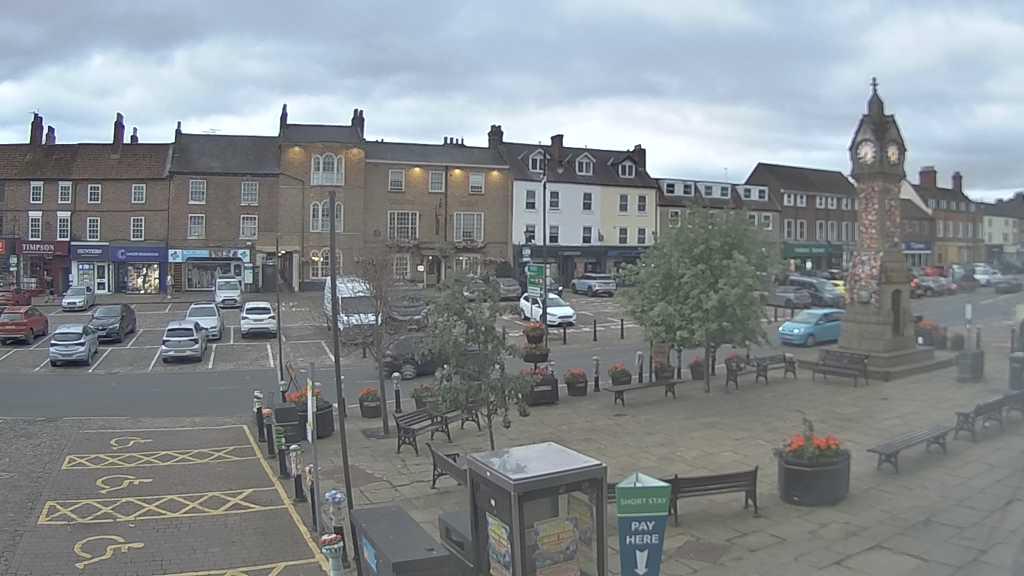 Thirsk webcam overlooking the Market Place