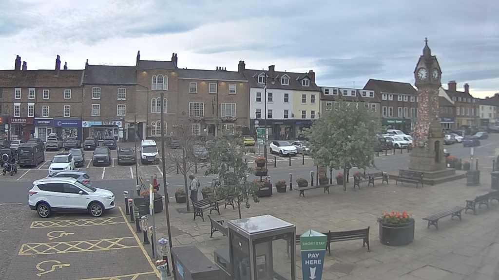 Thirsk webcam overlooking the Market Place