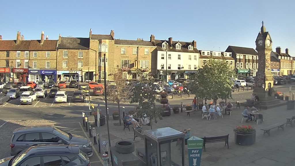 Thirsk webcam overlooking the Market Place