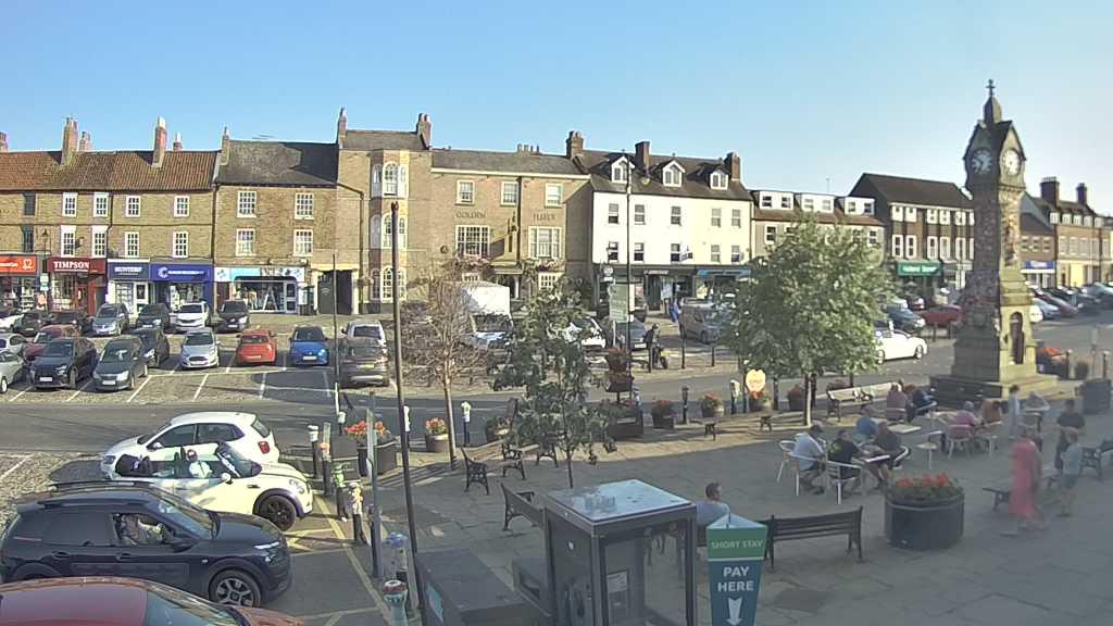 Thirsk webcam overlooking the Market Place