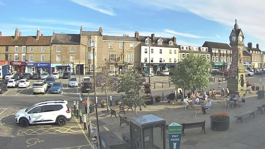 Thirsk webcam overlooking the Market Place