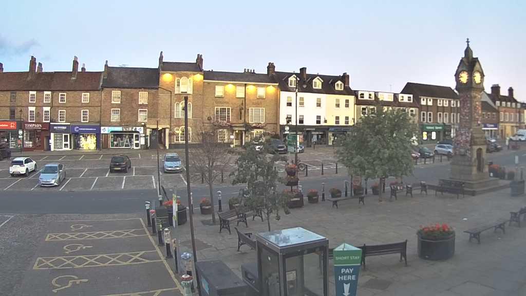 Thirsk webcam overlooking the Market Place