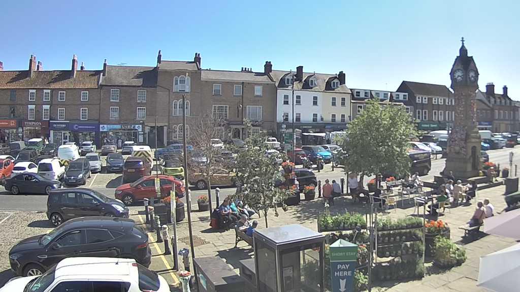 Thirsk webcam overlooking the Market Place