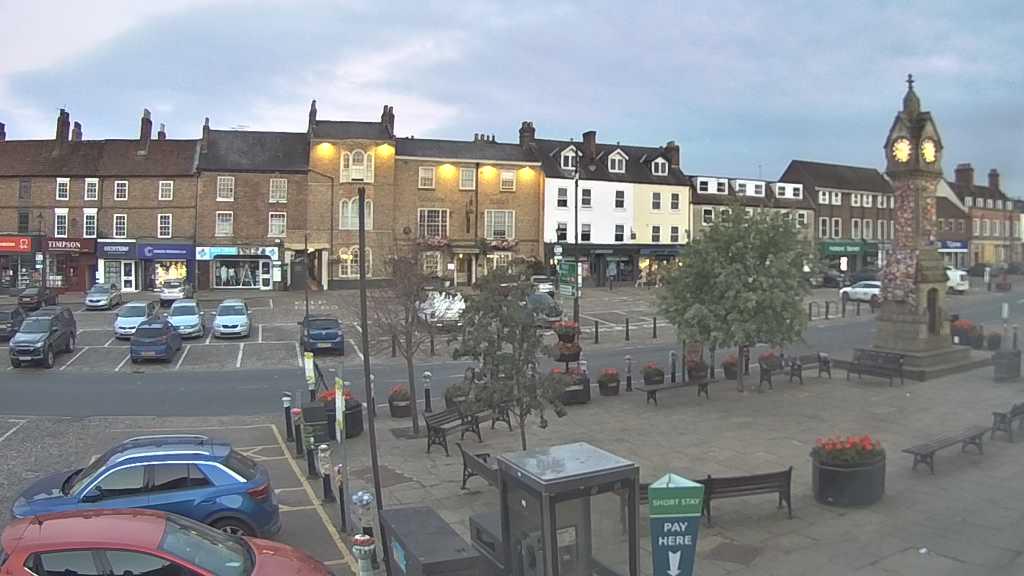 Thirsk webcam overlooking the Market Place