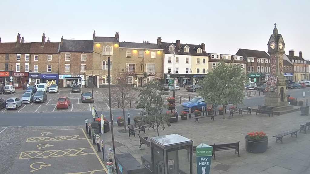 Thirsk webcam overlooking the Market Place