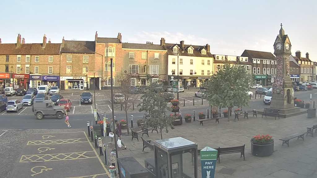 Thirsk webcam overlooking the Market Place