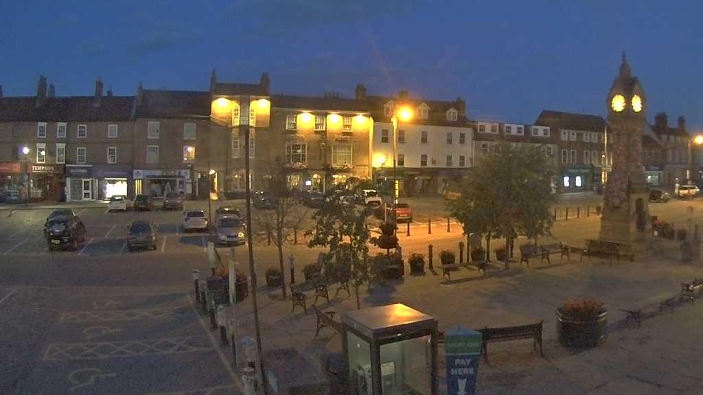 Thirsk webcam overlooking the Market Place