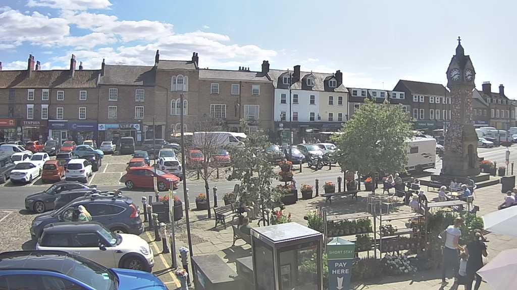 Thirsk webcam overlooking the Market Place