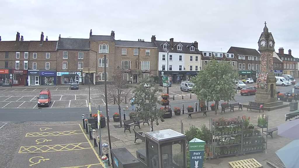 Thirsk webcam overlooking the Market Place