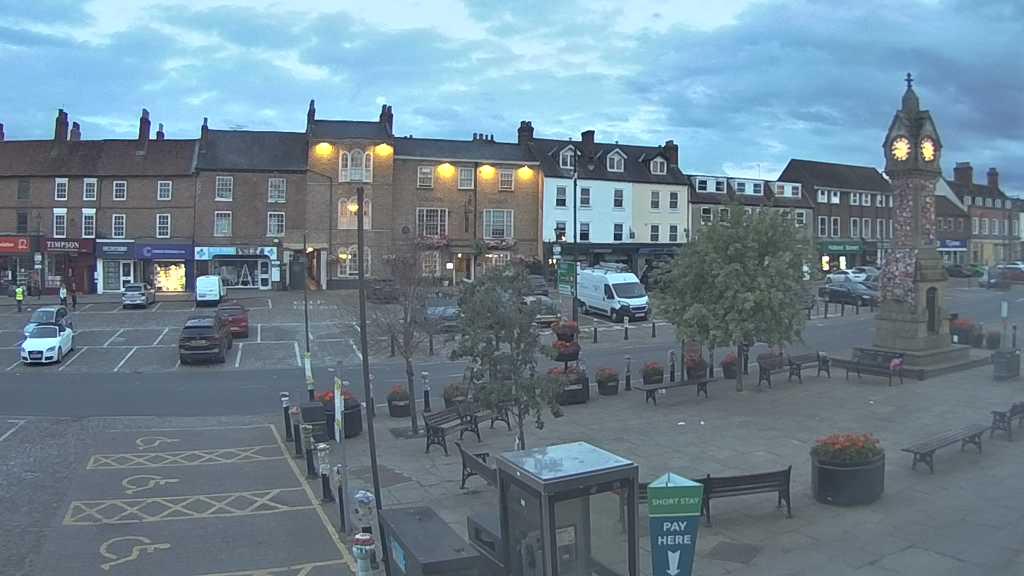 Thirsk webcam overlooking the Market Place